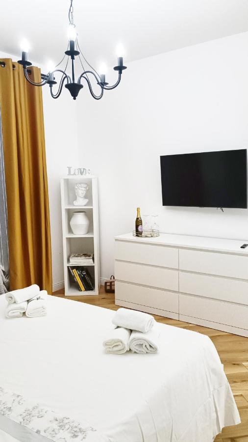 Ai Castelli Apartment - Locazione Turistica Cin It58060C2Fhnreg9A Colonna Bagian luar foto