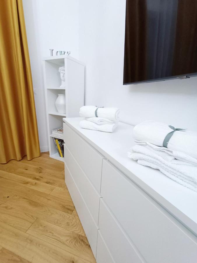 Ai Castelli Apartment - Locazione Turistica Cin It58060C2Fhnreg9A Colonna Bagian luar foto